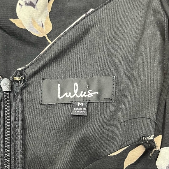 Lulu's Black and Cream Floral Romper - Picture 2 of 4